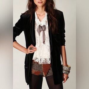 Free people Black Blazer size medium velvet C26